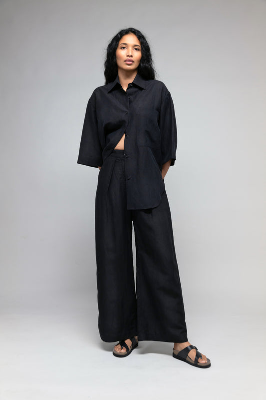 Deep Pleat Trouser in Black Washed Silk-Linen Blend